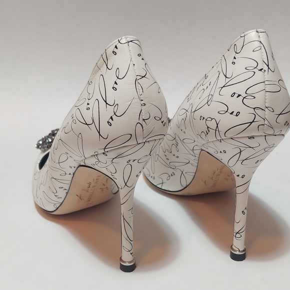 Manolo Blahnik Hangisi Limited Edition love shoes - Picture 5 of 5